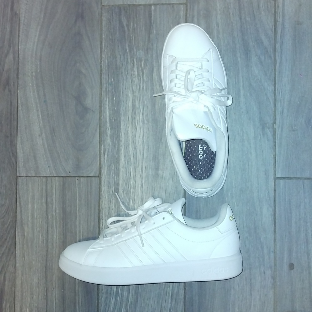 White adidas size 9.5 in men